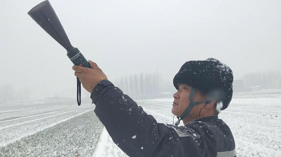 北京博电新能风雪中筑起保电长城