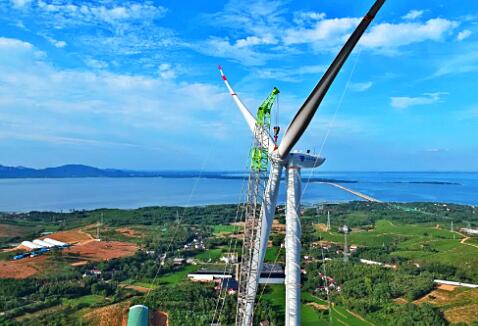 安徽宣城麻姑山风电场顺利完成首台风机吊装