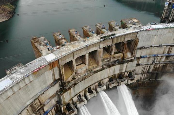 世界在建最大水电站白鹤滩水电站 首批机组投产发电