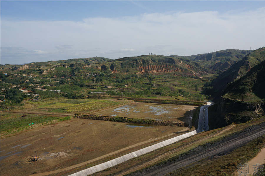 煤矸石填沟造地，千亩沟壑变良田