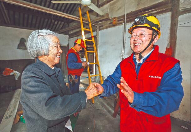 时代楷模”面对面 钱海军：黎明同志步履不停 点亮万家灯火