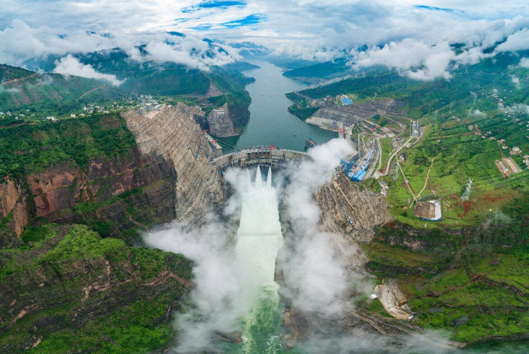 白鹤滩水电站全部机组投产发电，世界最大清洁能源走廊全面建成